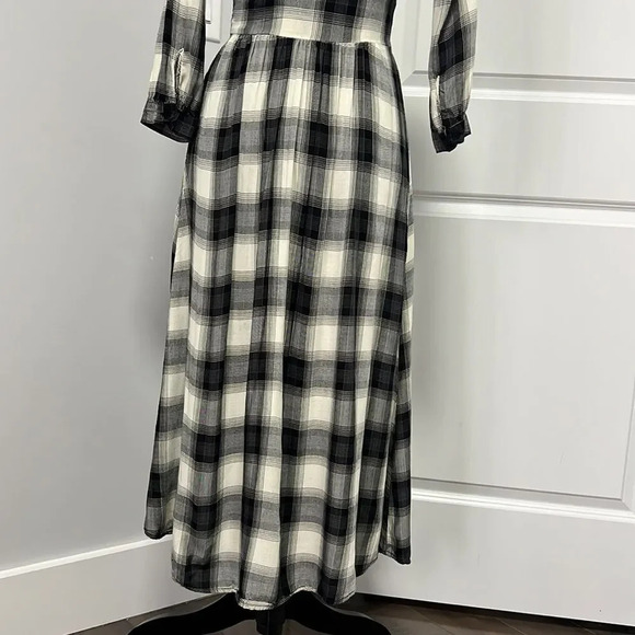 Stradivarius || black white long sleeve midi button down dress in check size XS - Picture 8 of 9